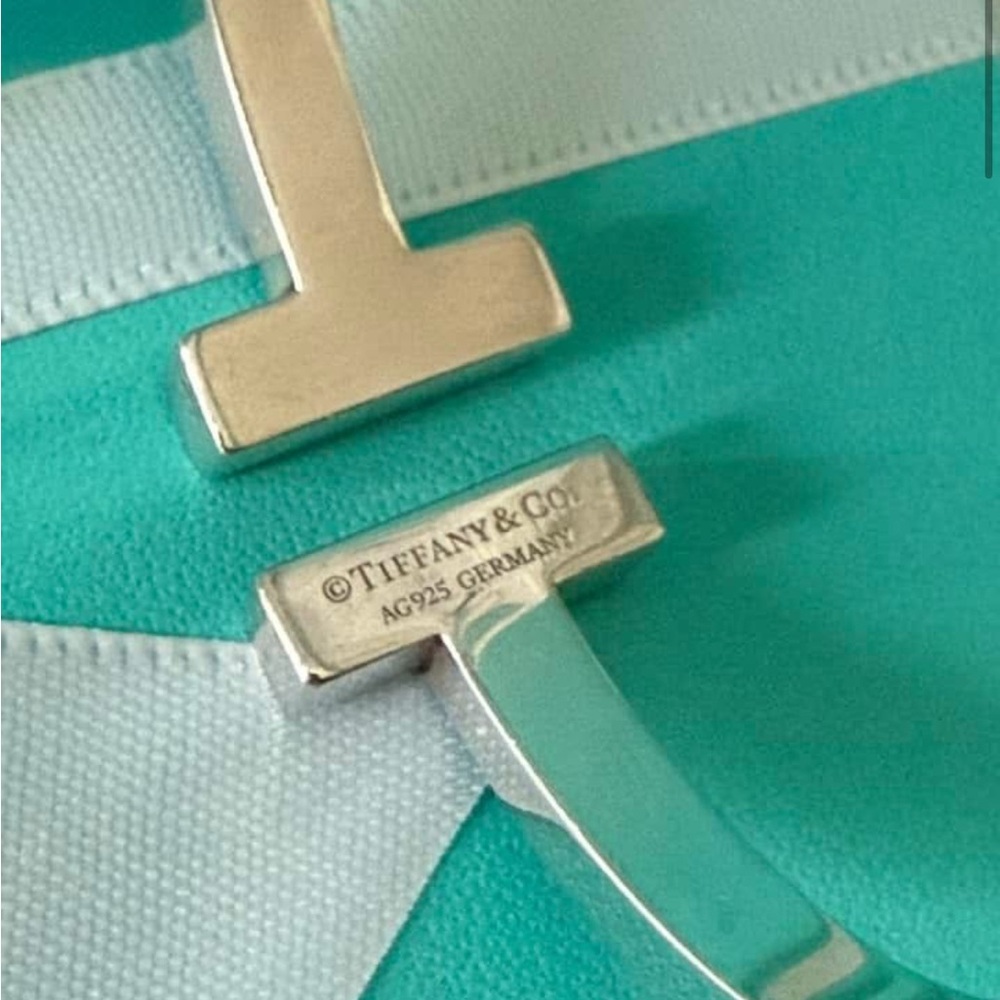 Excellent authentic Tiffany & Co preloved T square bangle - Picture 2 of 7